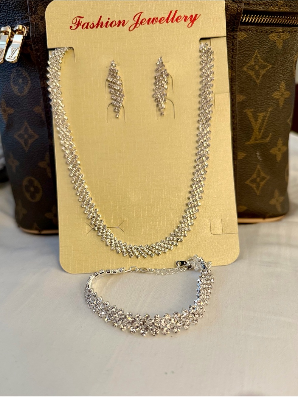 Fashion Jewelry Silver Crystal Necklace, Bracelet & Drop Earrings Set